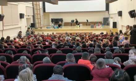 [FOTO] Općina Posušje vrtićance počastila kazališnom predstavom i poklonima za sv.Nikolu