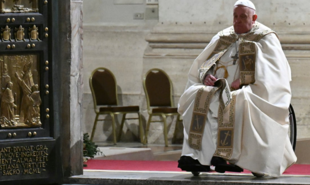 Papa Franjo otvorio Jubilarnu godinu i uveo vjernike u Božić