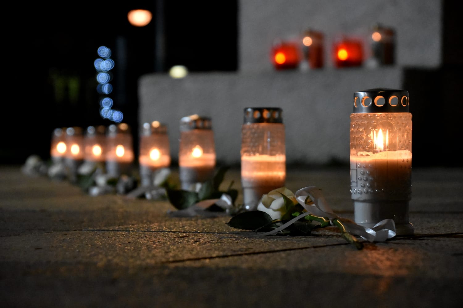 ČETVRTA OBLJETNICA: Posušani se molili i palili svijeće u spomen na tragičnu smrt osmero mladih