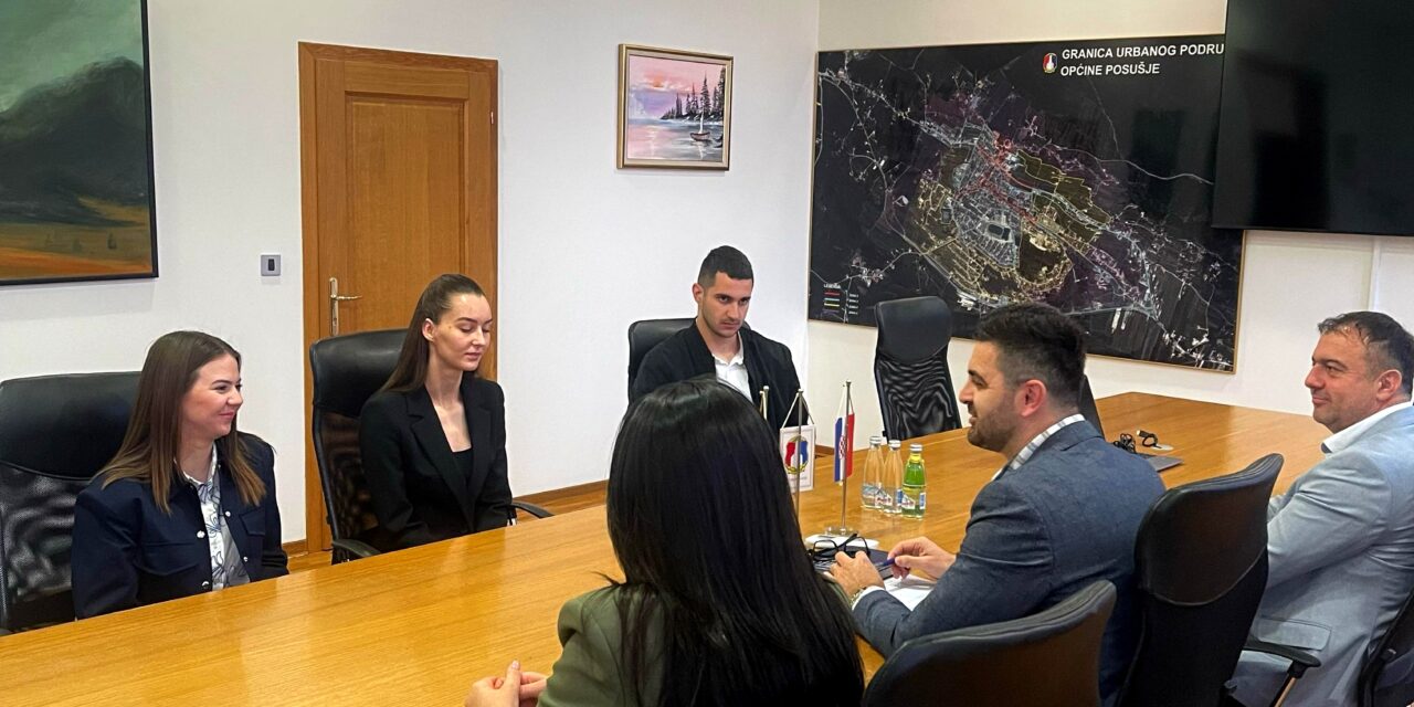 Općina Posušje upriličila prijem za dobitnike rektorove i dekanove nagrade u akademskoj godini 2023./2024.