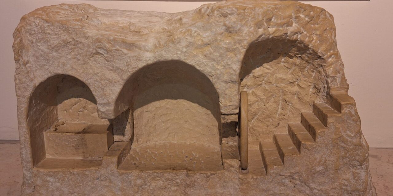 ‘Tko je čovjek ispod platna?’ – Kako su izgledali čavli kojima je Isus pribijen na križ, bičevi, trnova kruna…