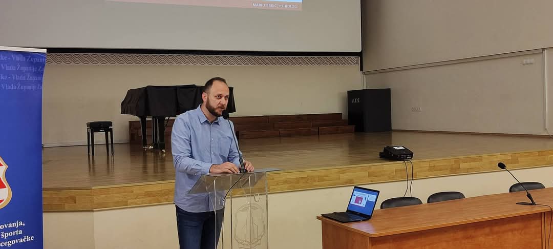 DJECA I INTERNET: Djeca nisu svjesna prijetnji na internetu, edukacija je ključna