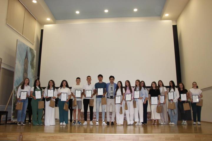 Svečanom Akademijom službeno završen projekt “Starim metalima do opremanja srednjoškolskih kabineta”