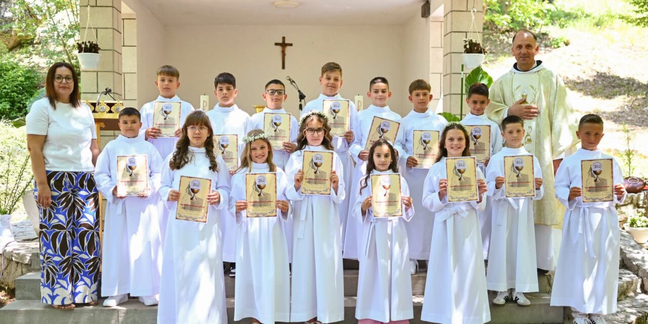 Na Posuškom Gracu sakrament prve Svete Pričesti primilo 15 prvopričesnika