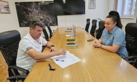 POTPISAN UGOVOR O ZAVRŠNOJ FAZI RADOVA U PARKU CARSKI GAJ U SREDIŠTU OPĆINE POSUŠJE