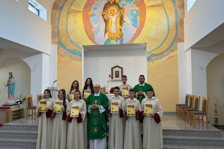 Deset krizmanika u Sutini primilo pečat dara Duha Svetoga