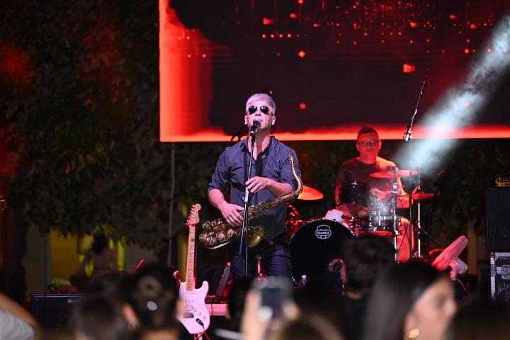 Daleka Obala rasplesala Posušje, Jakša i Hrepa za naš radio: “Slavimo 40 godina benda – i Posušje je bilo dio toga!”