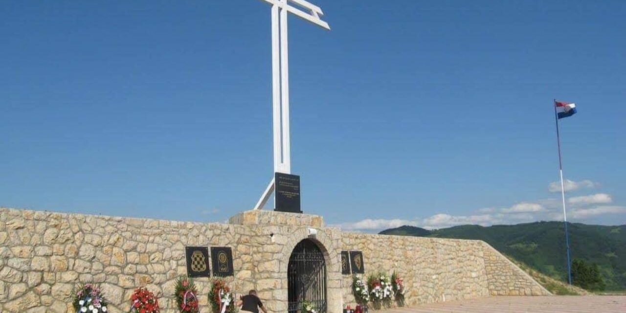 Osobe koje su skrnavile spomenik hrvatskim braniteljima na Pješčari vraćene s granice