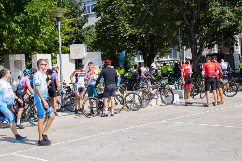 POSUŠJE: Biciklisti pedalirali od Posušja preko Tribistova do Vučipolja POSUŠJE: Biciklisti pedalirali od Posušja preko Tribistova do Vučipolja