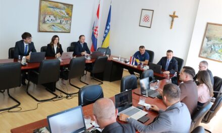 VLADA ŽZH: Utvrđen tekst Zakona o izmjenama i dopunama Zakona o državnim službenicima u tijelima državne službe i Zakona o građenju