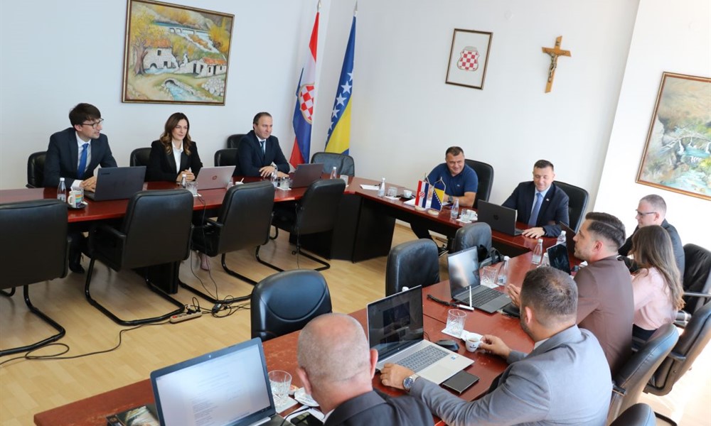 VLADA ŽZH: Utvrđen tekst Zakona o izmjenama i dopunama Zakona o državnim službenicima u tijelima državne službe i Zakona o građenju