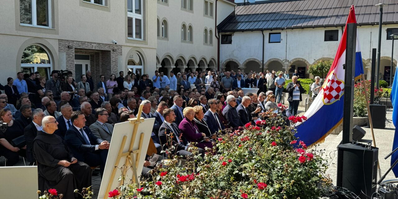 Potpisani 9,5 milijuna eura vrijedni ugovori za projekte Hrvata u BiH, za dvoranu i školu u Posušju 230.000 eura!