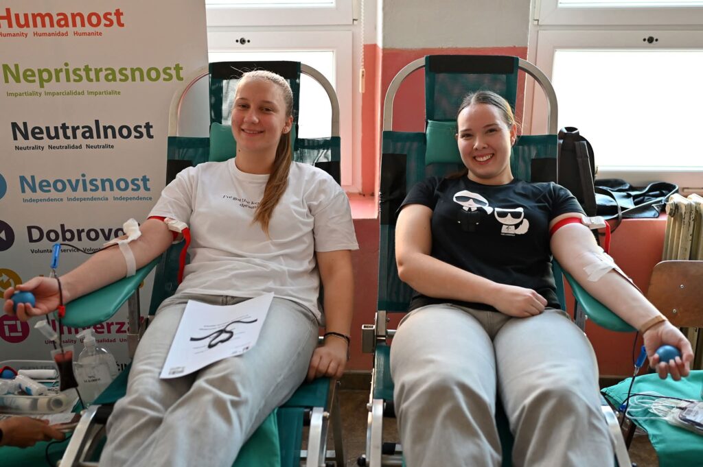 POSUŠKI SREDNJOŠKOLCI POKAZALI HUMANOST U AKCIJI DARIVANJA KRVI