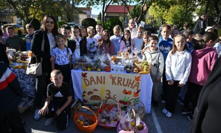 OŠ Ivana Mažuranića obilježila “Dane kruha i zahvalnosti za plodove zemlje”