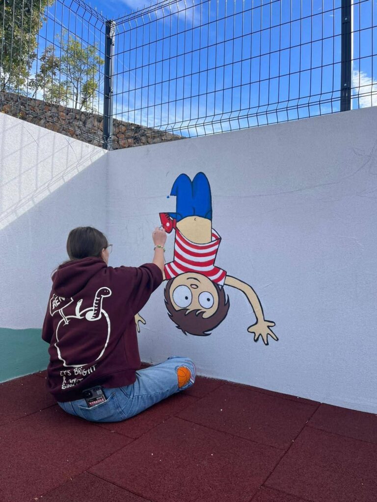 Učenici izborne nastave Likovne umjetnosti oslikavali prostor škole u Vinjanima