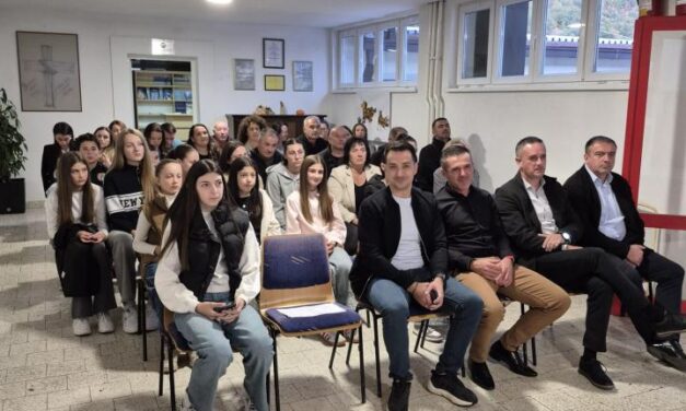 Rakitno: Predstavljena knjiga “Opojni miris Brunovih karanfila” autora Srećka Župića