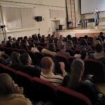 Humor koji je osvojio posušku publiku: Komičar Ante Travizi oduševio stand-up showom „Nit’ ora, nit’ kopa“ i najavio povratak