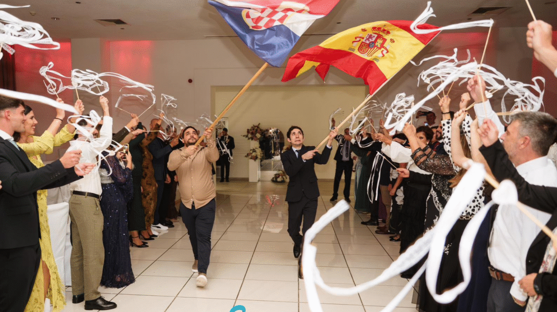 Posuško-španjolska svadba: 50 Španjolaca stiglo u Hercegovinu, oduševljeni domaćim običajima i gostoprimstvom