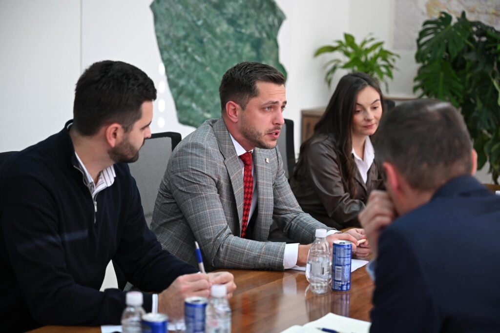 Ministar Lončar održao sastanak s federalnom ministricom prometa i komunikacija Andrijanom Katić Ministar Lončar održao sastanak s federalnom ministricom prometa i komunikacija Andrijanom Katić