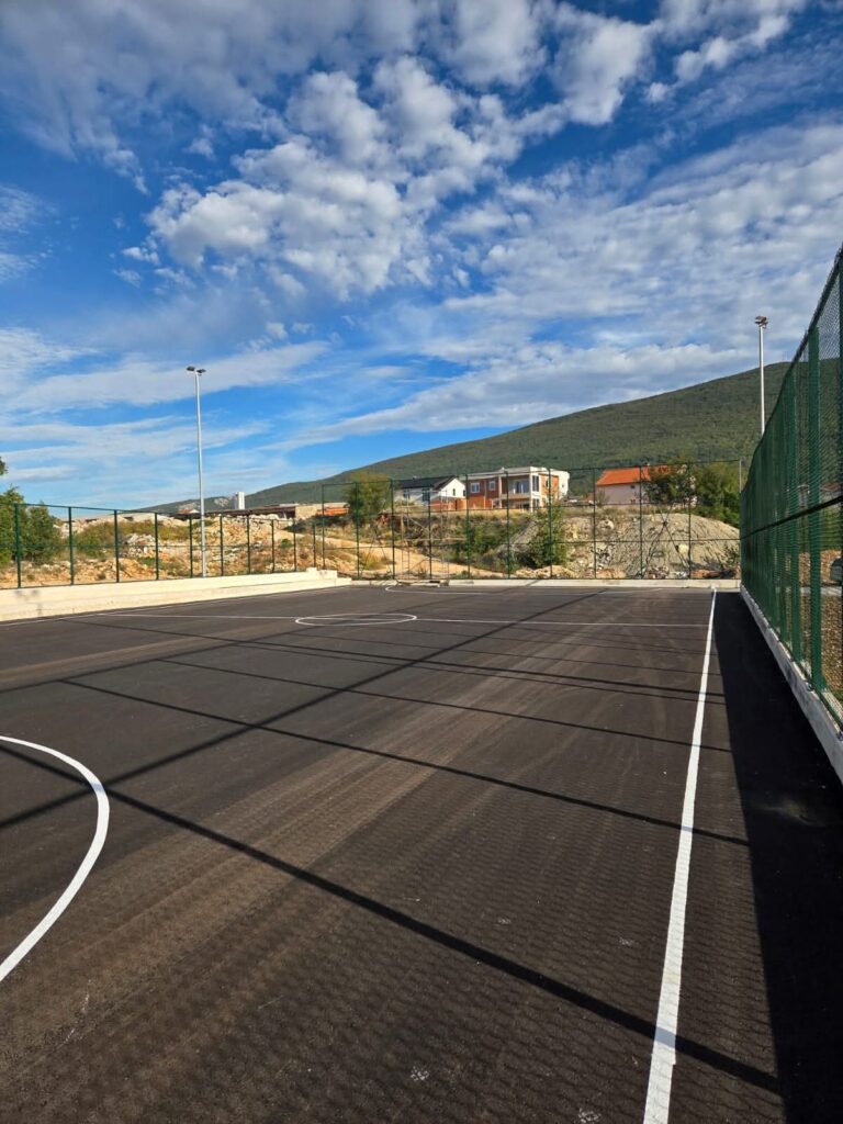 Završen projekt: „ Završetak uspostave zelene površine u naselju Carski gaj u središtu općine Posušje“ Završen projekt: „ Završetak uspostave zelene površine u naselju Carski gaj u središtu općine Posušje“