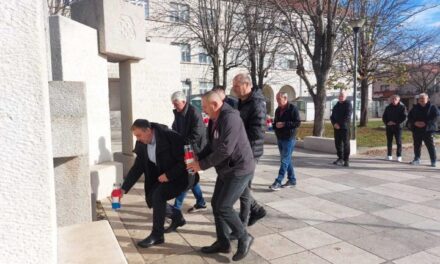 Posušje: Zapaljene svijeće u čast generala Slobodana Praljka