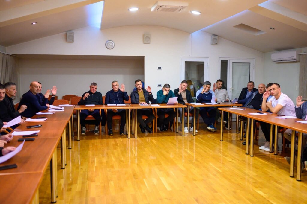 Na Izbornoj skupštini HŠK-a Posušje izabrano novo rukovodstvo kluba: “Fokus na stabilnost, omladinski pogon i infrastrukturu” Na Izbornoj skupštini HŠK-a Posušje izabrano novo rukovodstvo kluba: “Fokus na stabilnost, omladinski pogon i infrastrukturu”