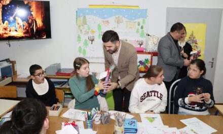 Ususret svetom Nikoli: Učenike i osobe s invaliditetom u Posušju razveselili poklonima