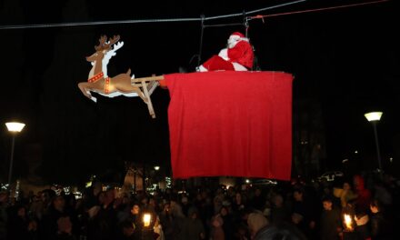 Čarolija u gradskom parku: Djed Božićnjak, vatromet i bogat program četvrtog dana Božića u Posušju