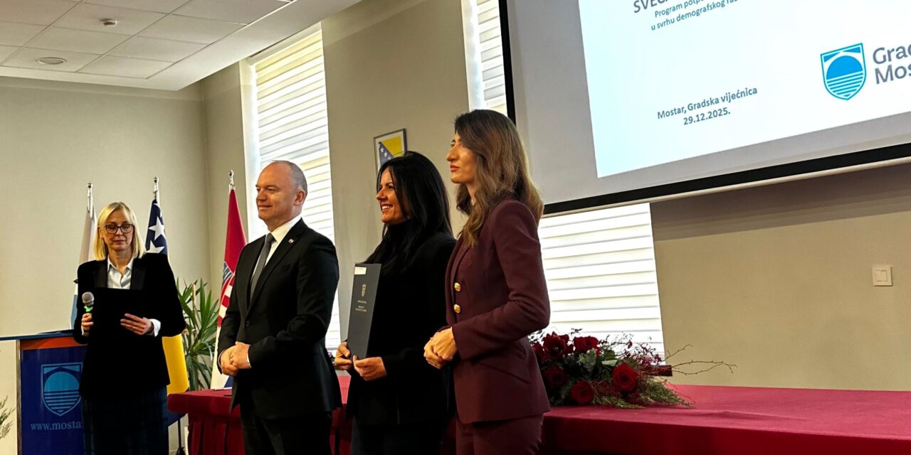 Uručen ugovor ravnateljici Milas za opremanje dječjeg vrtića “Bajka” u Posušju
