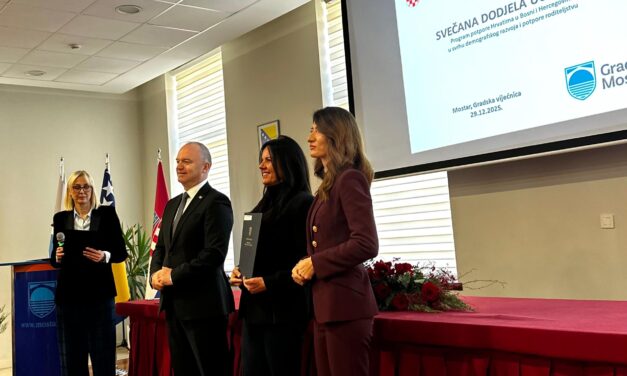 Uručen ugovor ravnateljici Milas za opremanje dječjeg vrtića “Bajka” u Posušju