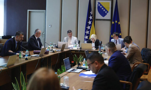 SNSD srušio dnevni red: Ništa od glavnog pregovarača i EU zakona