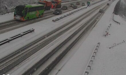 Snijeg stvara probleme u prometu: ‘Doslovce je nesreća na nesreći. Ljudi voze bez zimske opreme’