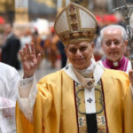 Papa u prvoj božićnoj misi: “Nema mjesta za Boga ako nema mjesta za ljudsku osobu”