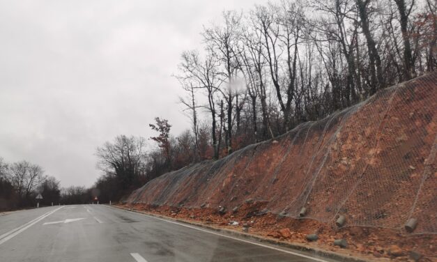Postavljena zaštitna mreža na dionici ceste Posušje-Grude u naselju Lipovice