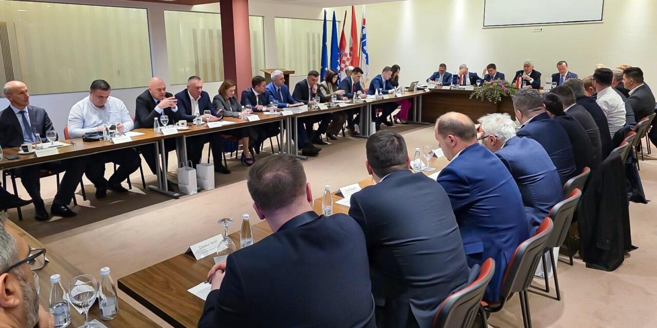 30. Koordinacijski sastanak dužnosnika HDZ-a BiH u Livnu: Snažna suradnja s RH i strateški razvoj BiH