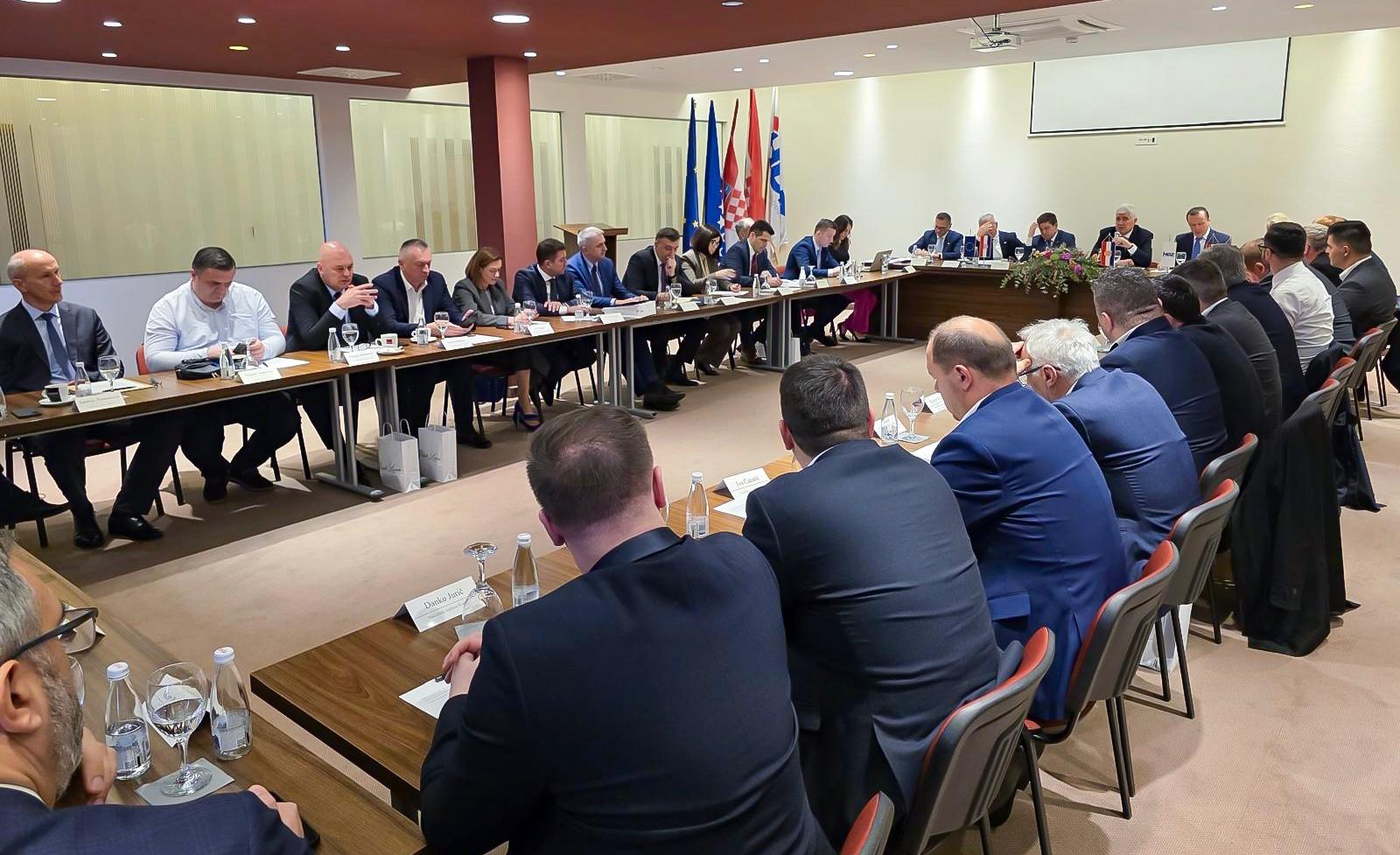 30. Koordinacijski sastanak dužnosnika HDZ-a BiH u Livnu: Snažna suradnja s RH i strateški razvoj BiH