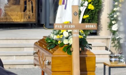 Uz prisustvo velikog broja vjernika pokopan fra Ferdo Boban