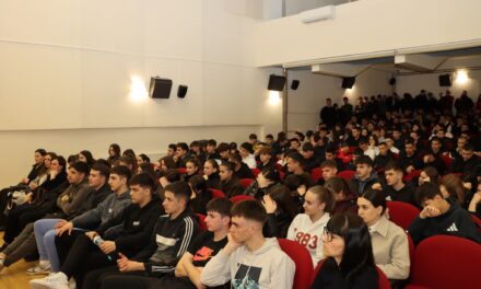 POSUŠJE: Srednjoškolci slušali svjedočanstva o borbi protiv ovisnosti