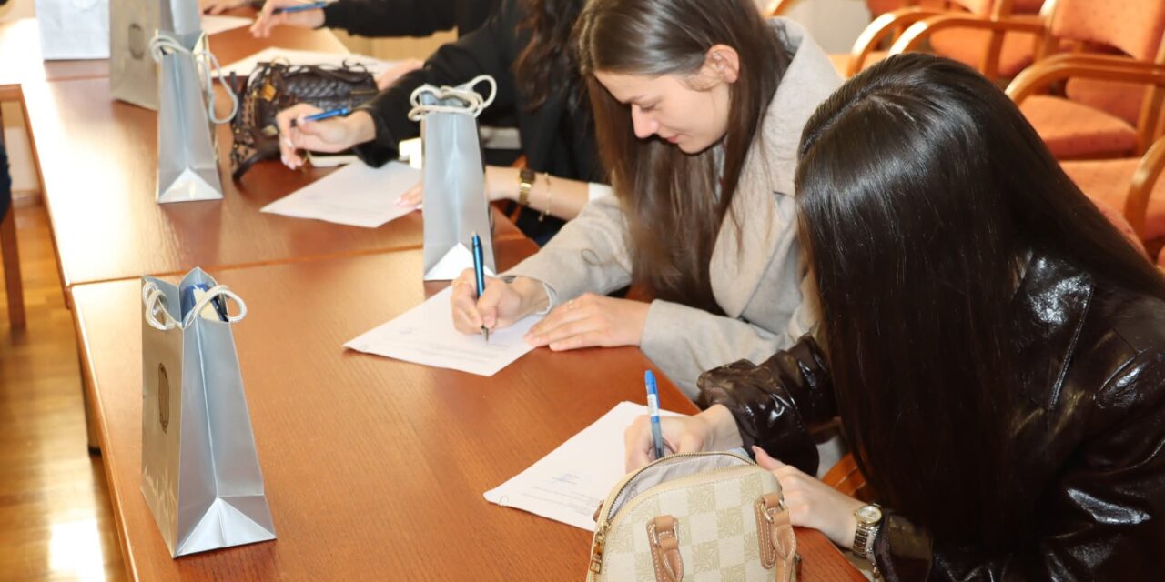 POSUŠJE: Studentima dodijeljeno 36 stipendija i upriličen prijem za dobitnike rektorovih i dekanovih nagrada