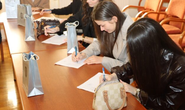 POSUŠJE: Studentima dodijeljeno 36 stipendija i upriličen prijem za dobitnike rektorovih i dekanovih nagrada