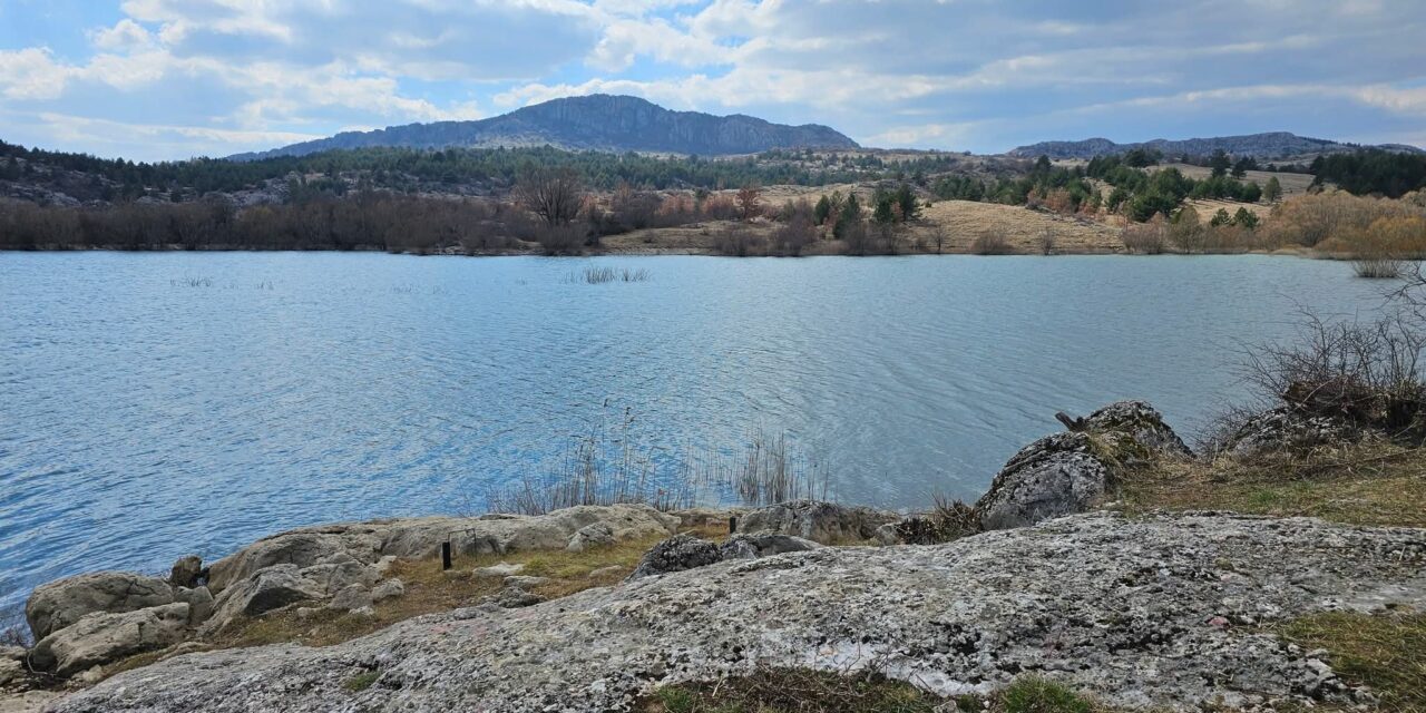 Planinari i ribolovci usponom na Ružički potok i čišćenjem oko Tribistova obilježili Svjetski dan voda