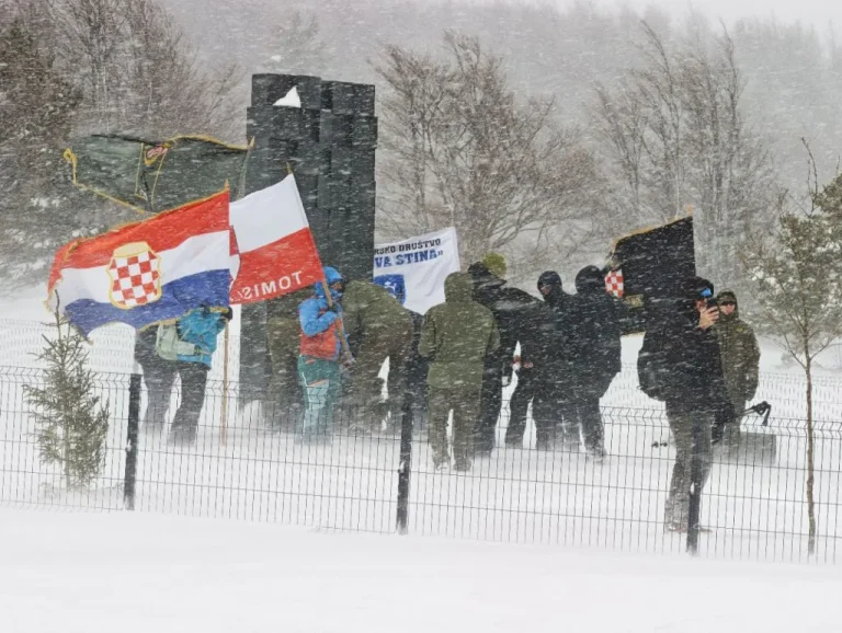 16. MEMORIJALNI USPON: Snježna vijavica podsjetila na petero poginulih hrvatskih vitezova na Prokosu