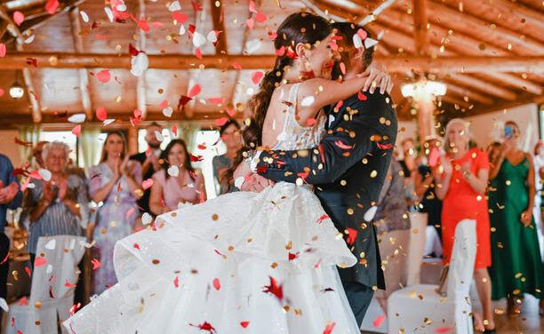 NOVI ZAKON O SVADBAMA: Domaća rakija samo s markicom, fotografi i glazbenici uz fiskalne račune…