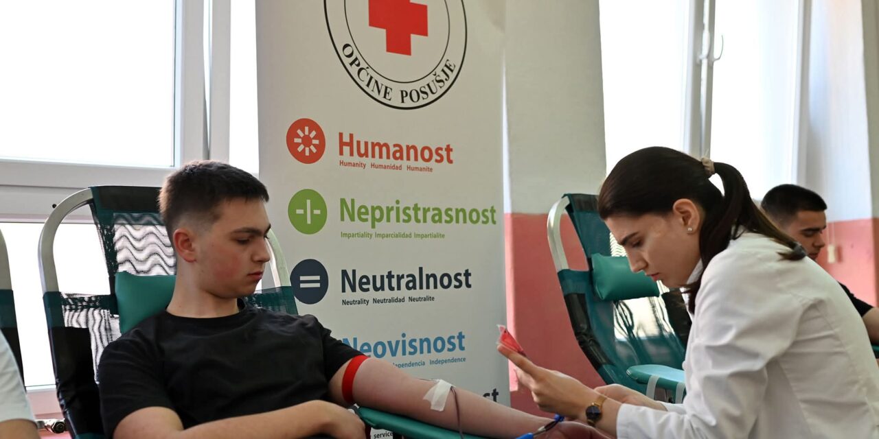 UČENICI I DJELATNICI SREDNJIH ŠKOLA U POSUŠJU DAROVALI 33 DOZE KRVI