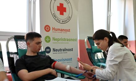 UČENICI I DJELATNICI SREDNJIH ŠKOLA U POSUŠJU DAROVALI 33 DOZE KRVI