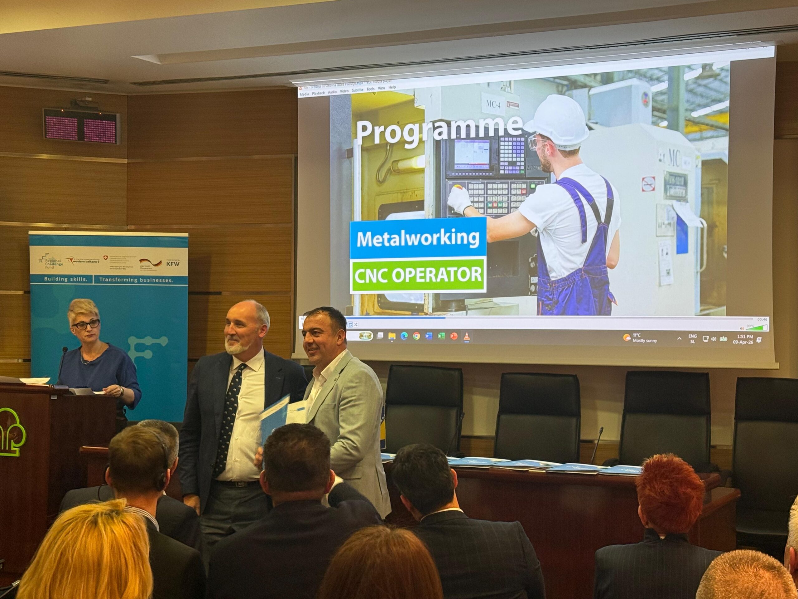 GOTOVO MILIJUN KONVERTIBILNIH MARAKA ZA SREDNJU STRUKOVNU ŠKOLU POSUŠJE