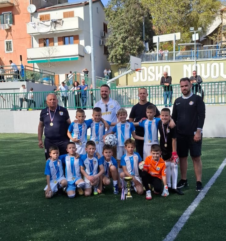Mladi nogometaši HŠK Posušje generacije 2017. osvojili prvo mjesto u Imotskom Mladi nogometaši HŠK Posušje generacije 2017. osvojili prvo mjesto u Imotskom