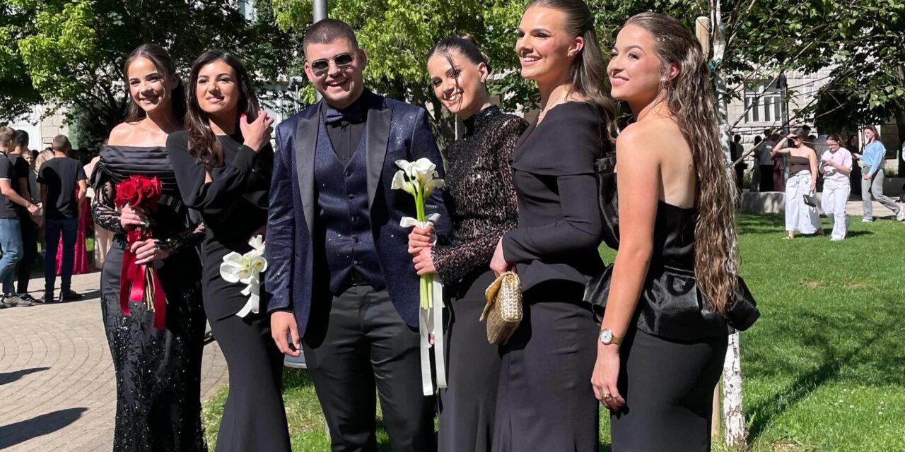 Posuški maturanti zablistali u svečanom defileu