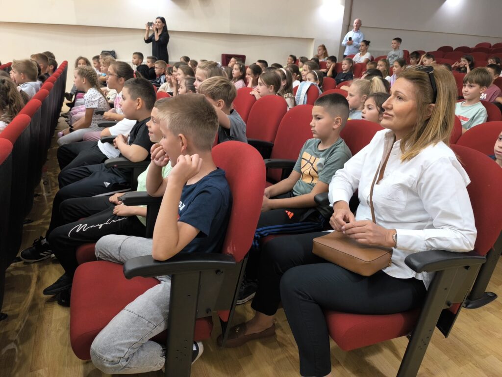 Glazbena škola Posušje učenicima predstavila instrumente kroz igrokaz Glazbena škola Posušje učenicima predstavila instrumente kroz igrokaz