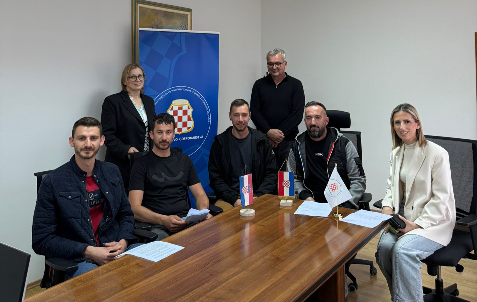 Ministarstvo gospodarstva do sada izdvojilo više od 600.000 KM za jačanje gospodarstva: Potpisani svi ugovori u sklopu sedam javnih poziva, a planira se izdvojiti više od milijun i 300 tisuća KM